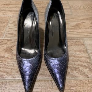 Donald Pliner pumps